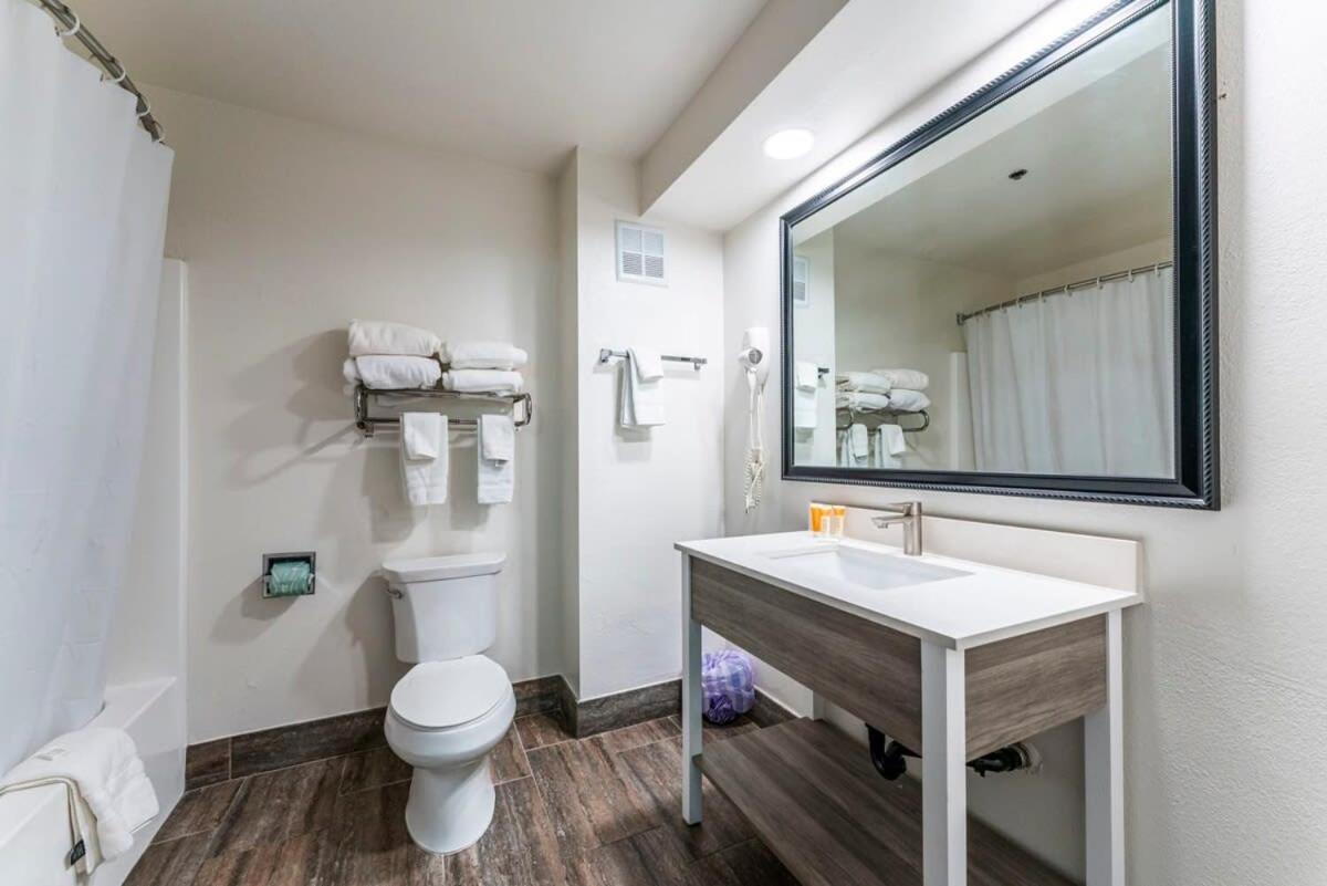 Tempe Studio Apartment Two Full Size Beds Bagian luar foto