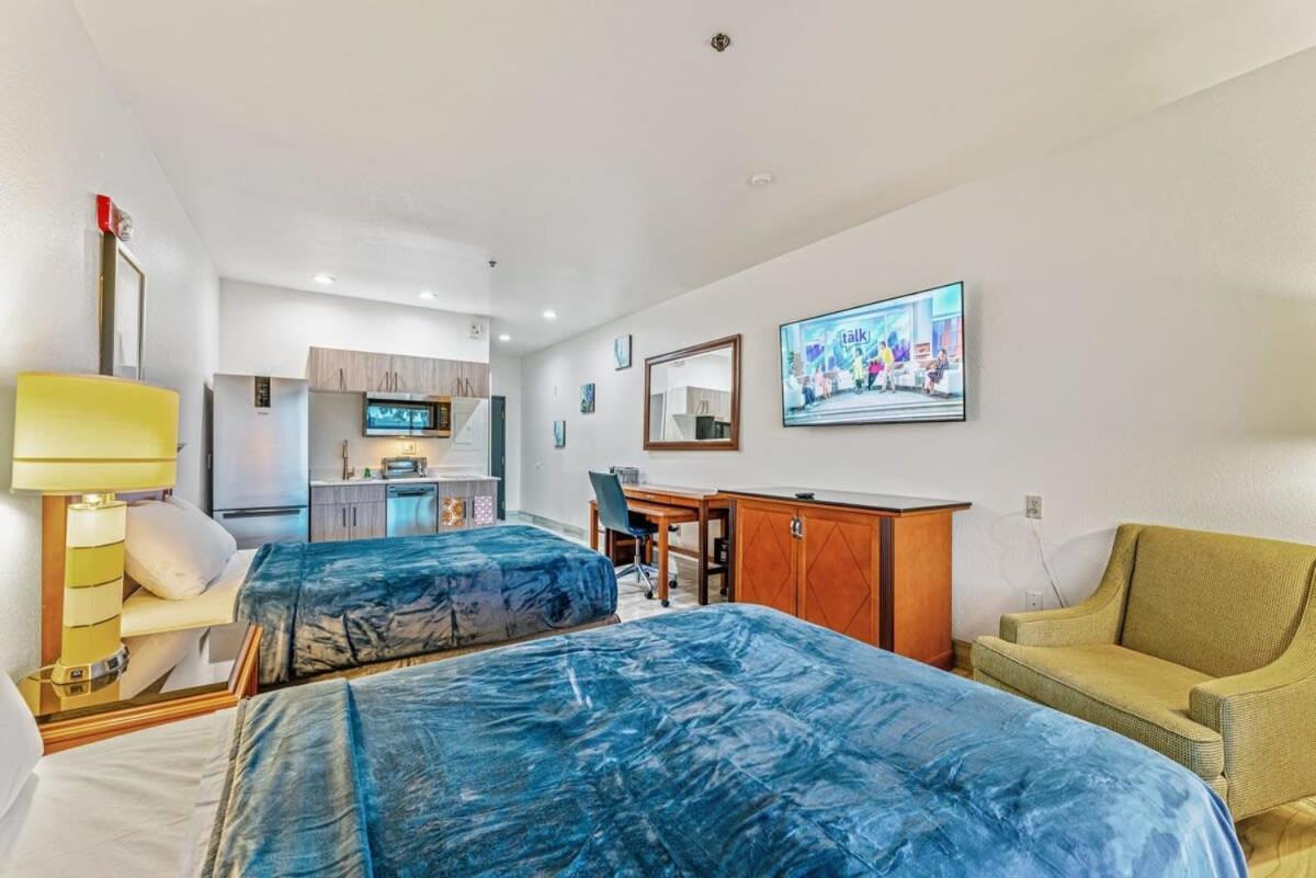 Tempe Studio Apartment Two Full Size Beds Bagian luar foto