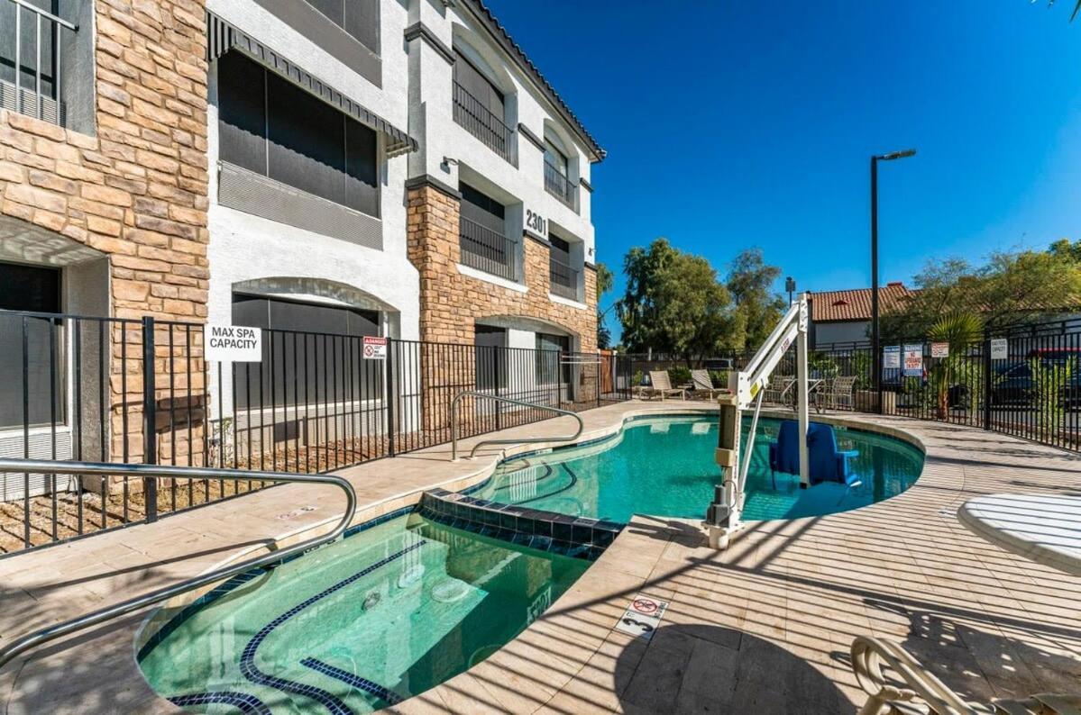 Tempe Studio Apartment Two Full Size Beds Bagian luar foto