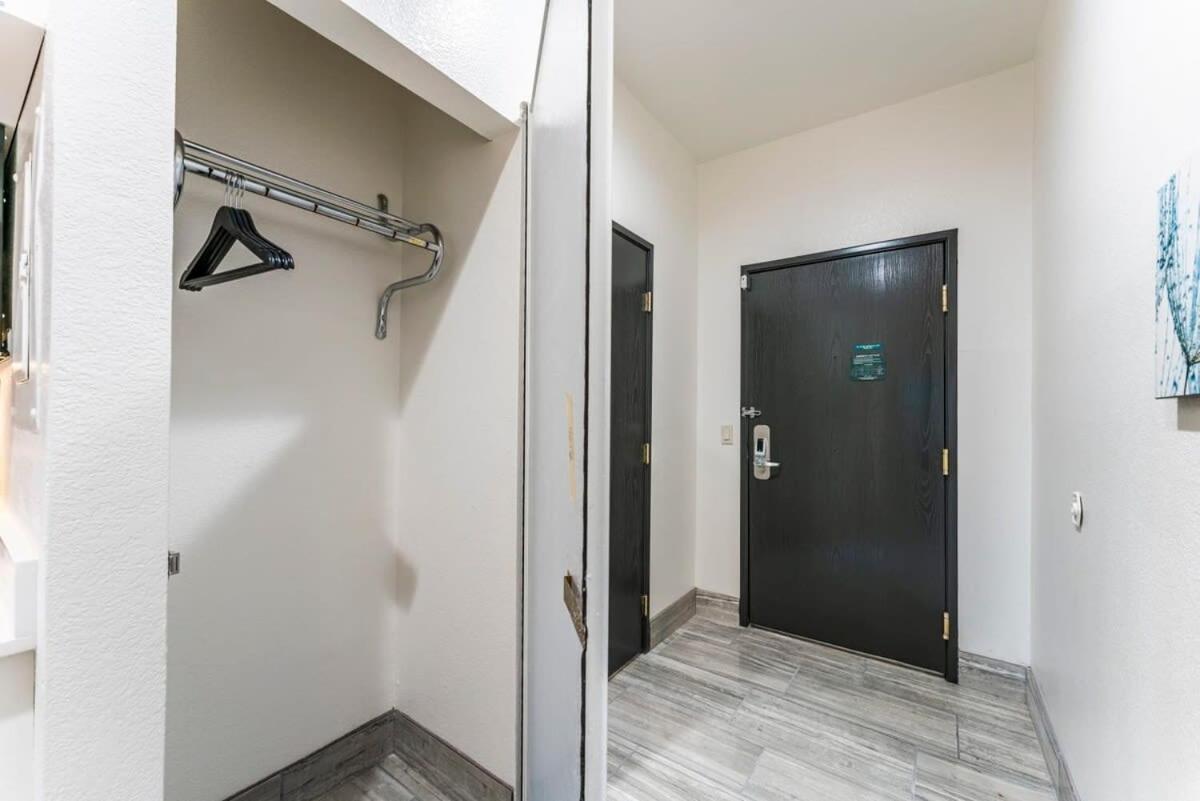 Tempe Studio Apartment Two Full Size Beds Bagian luar foto