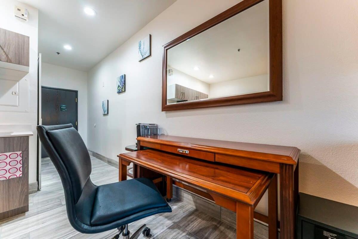 Tempe Studio Apartment Two Full Size Beds Bagian luar foto