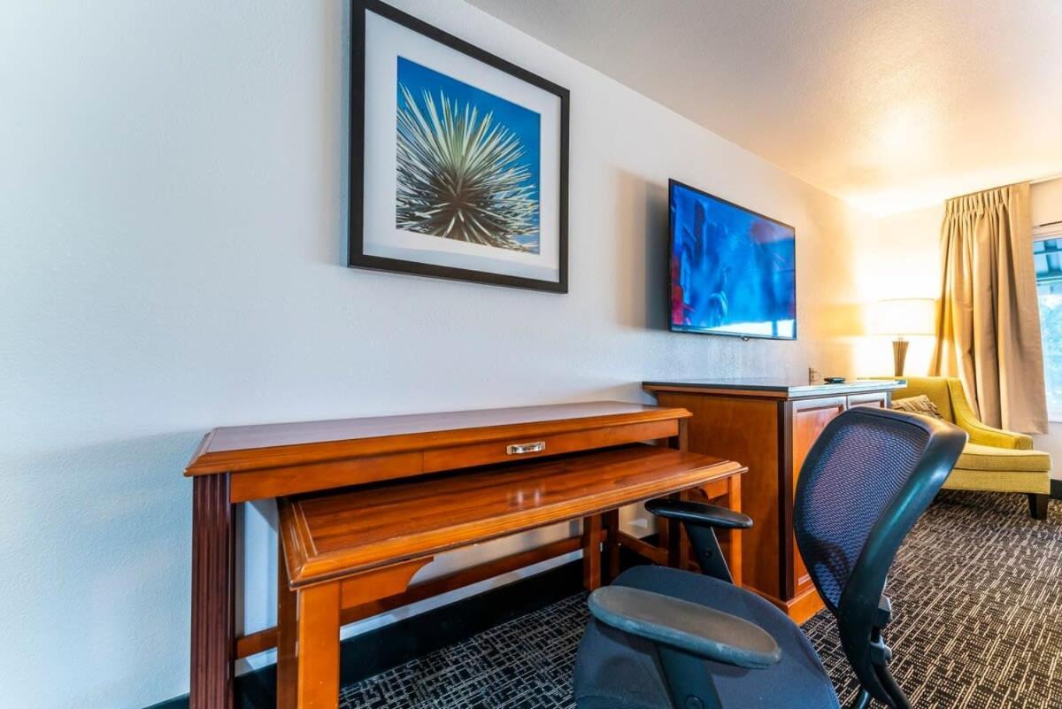Tempe Studio Apartment Two Full Size Beds Bagian luar foto